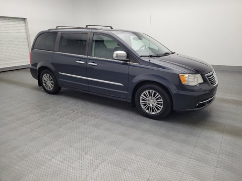 Used 2014 Chrysler Town & Country Touring-L w/ Driver Convenience Group image 11