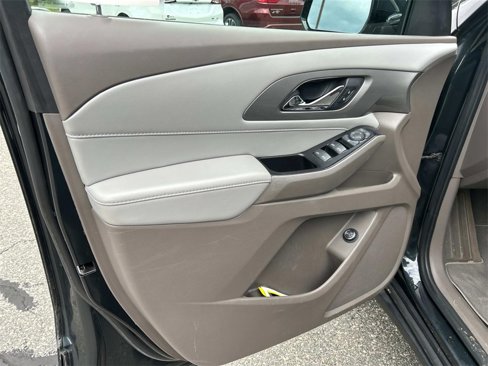 Used 2020 Chevrolet Traverse LT image 16