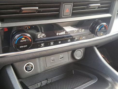 Used 2023 Nissan Rogue SV image 15