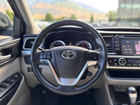 Used 2015 Toyota Highlander XLE image 15