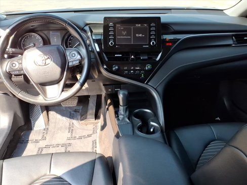 Used 2021 Toyota Camry SE image 3