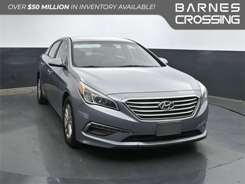 Used 2015 Hyundai Sonata SE image 1