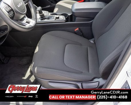 Used 2024 Kia Sportage LX image 12