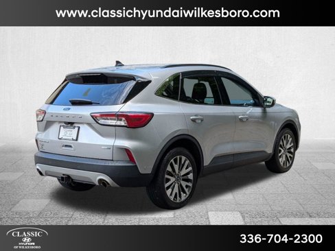 Used 2020 Ford Escape Titanium image 4
