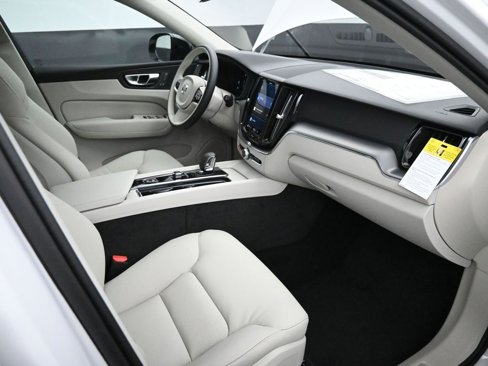 New 2025 Volvo XC60 B5 Core image 38
