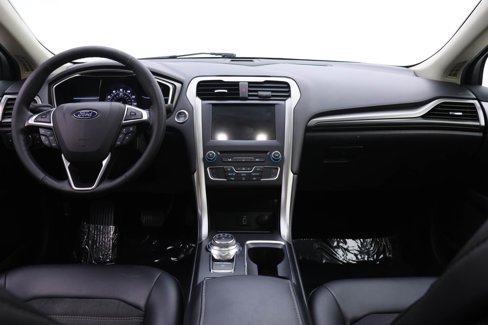 Used 2017 Ford Fusion SE w/ Equipment Group 201A image 5