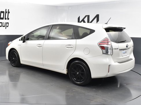 Used 2017 Toyota Prius V Two image 3