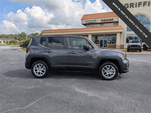 Used 2023 Jeep Renegade Latitude image 2