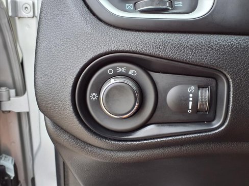 Used 2020 Jeep Renegade Sport w/ Sport Appearance Group image 22