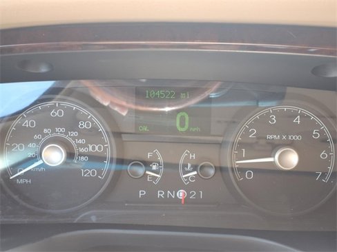 Used 2007 Lincoln Town Car Signature Limited image 12