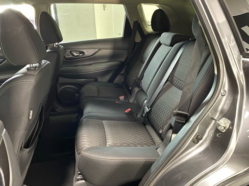Used 2018 Nissan Rogue SV w/ Premium Package image 17