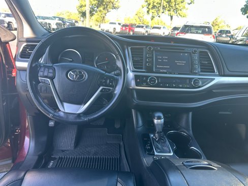 Used 2018 Toyota Highlander XLE image 15