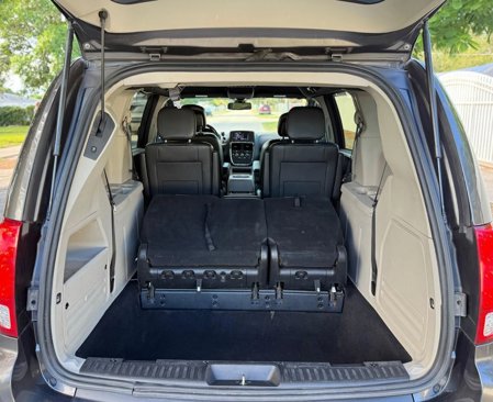 Used 2020 Dodge Grand Caravan SXT image 6