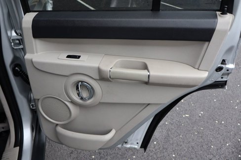 Used 2006 Jeep Commander Limited w/ Trailer Tow Group IV image 25