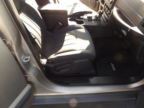 Used 2011 Jeep Liberty Sport image 21