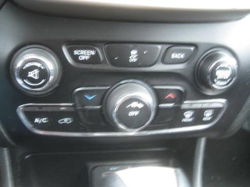 Used 2015 Jeep Cherokee Latitude image 23