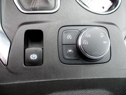 Used 2023 Chevrolet Traverse LT image 11