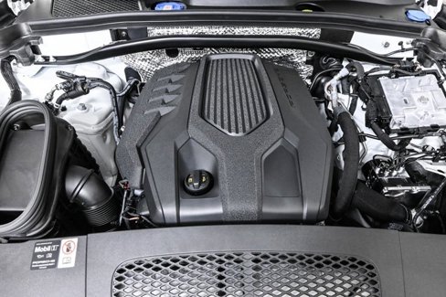 Certified 2025 Porsche Macan image 37
