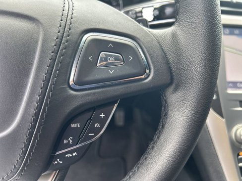Used 2020 Lincoln MKZ w/ Convenience Package image 28
