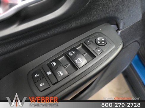 Used 2019 Jeep Cherokee Trailhawk w/ Cold Weather Group image 18