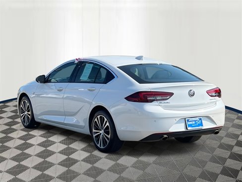 Used 2018 Buick Regal Essence w/ Driver Confidence Package #1 image 4