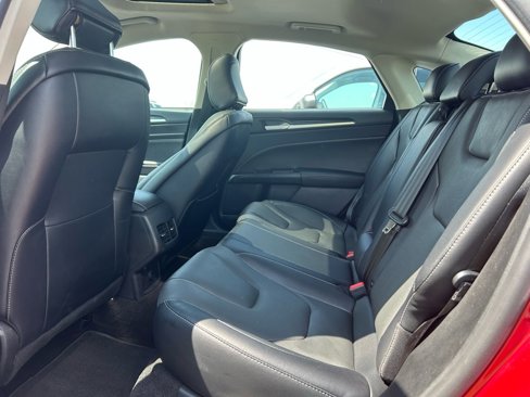Used 2020 Ford Fusion Titanium image 9