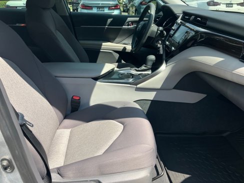 Used 2020 Toyota Camry LE image 33