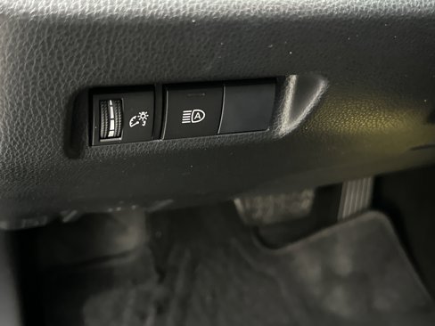 Used 2019 Toyota RAV4 LE image 10