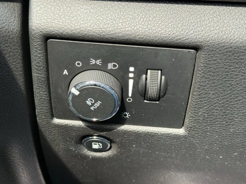 Used 2021 Jeep Grand Cherokee Laredo image 30