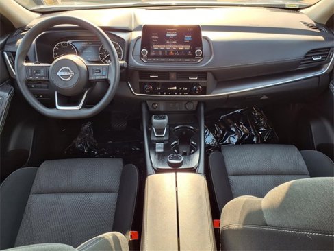Used 2024 Nissan Rogue SV image 3