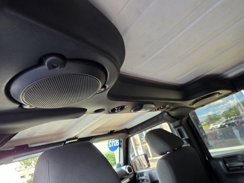 Used 2012 Jeep Wrangler Unlimited Sahara image 9