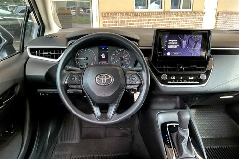 Used 2024 Toyota Corolla LE image 5