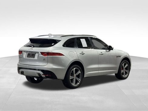 Used 2019 Jaguar F-PACE S image 5
