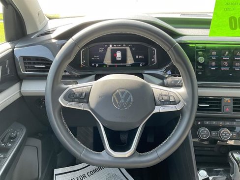 Used 2022 Volkswagen Taos SEL w/ Panoramic Sunroof Package image 6
