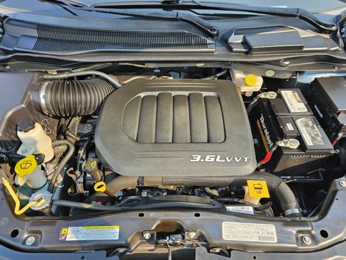 Used 2013 Chrysler Town & Country Touring image 19
