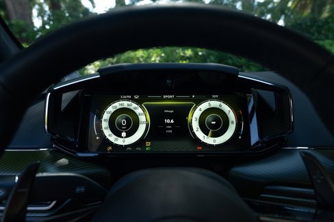 Used 2025 Aston Martin V8 Vantage Coupe image 13