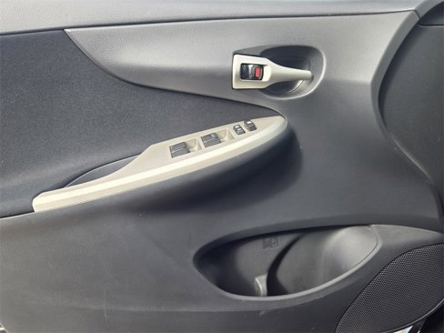 Used 2012 Toyota Corolla S image 17