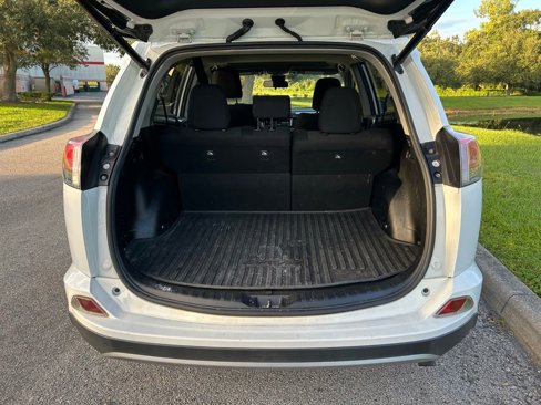 Used 2018 Toyota RAV4 XLE image 9