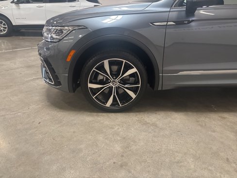 Used 2022 Volkswagen Tiguan SEL R-Line image 23