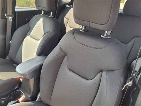 Certified 2023 Jeep Renegade Latitude image 10
