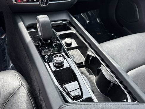 Certified 2024 Volvo S60 B5 Core image 26