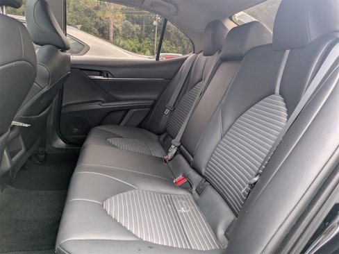 Used 2022 Toyota Camry SE image 11