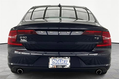 Used 2017 Volvo S90 T5 Momentum w/ Vision Package image 4