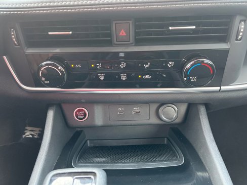 Used 2022 Nissan Rogue S image 23