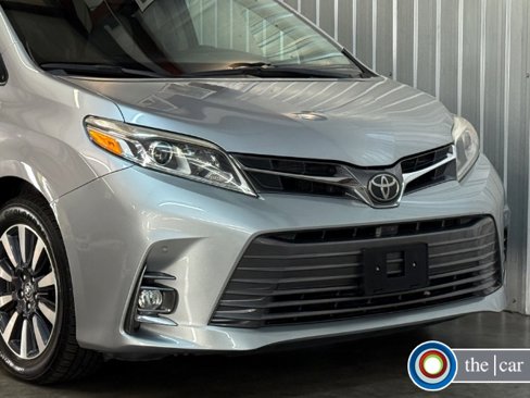 Used 2018 Toyota Sienna Limited Premium image 11