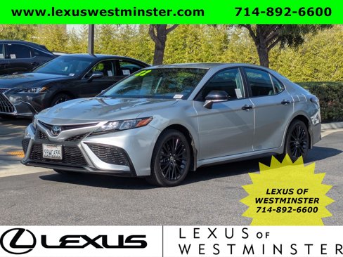 Used 2022 Toyota Camry SE image 1
