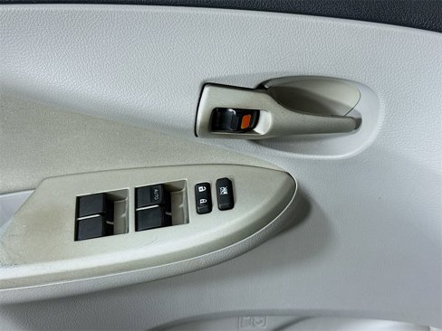 Used 2013 Toyota Corolla S image 20