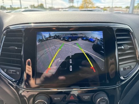 Used 2020 Jeep Grand Cherokee Altitude image 24