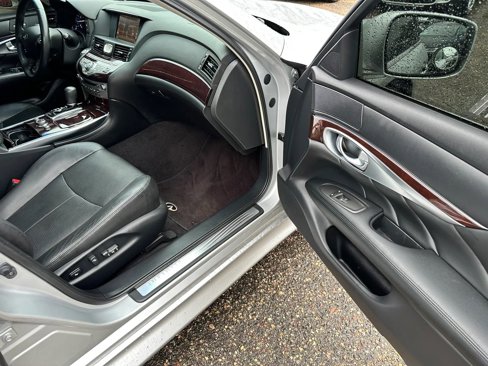 Used 2011 INFINITI M56 x image 17