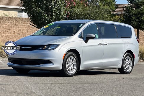 Used 2023 Chrysler Voyager LX image 14